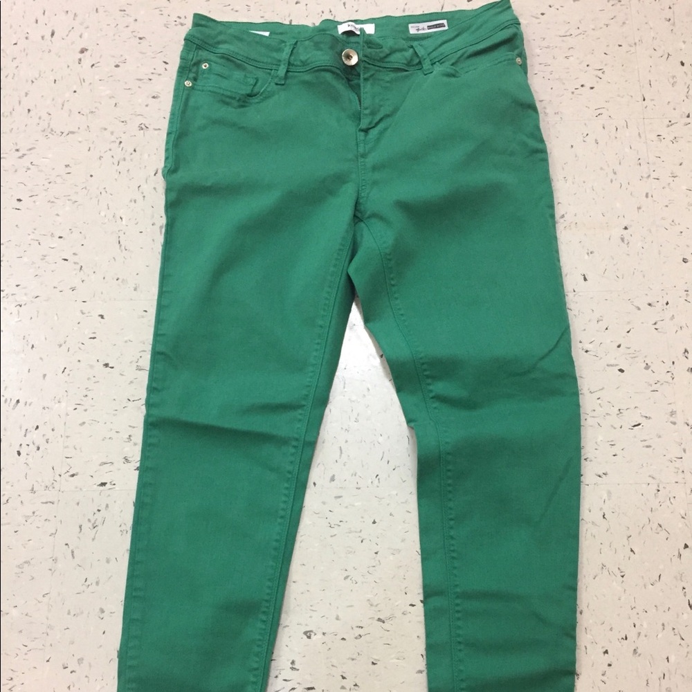 Women’s ankle jeans size 32